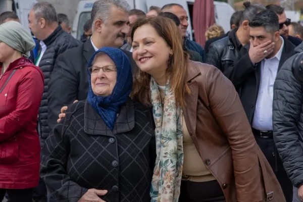 CHP'de Koltuk Kavgası AK Parti'de Hizmet Siyaseti Var! Burcu Köksal'dan Özel Ve Ekibine Sert Sözler